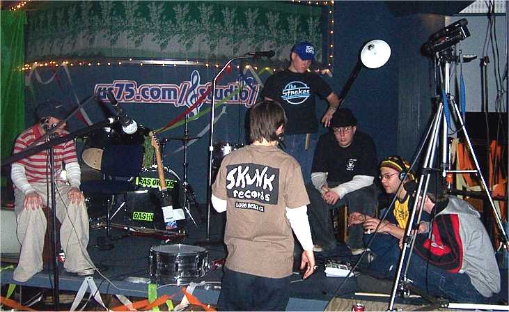 Assemblage onstage (big photo)